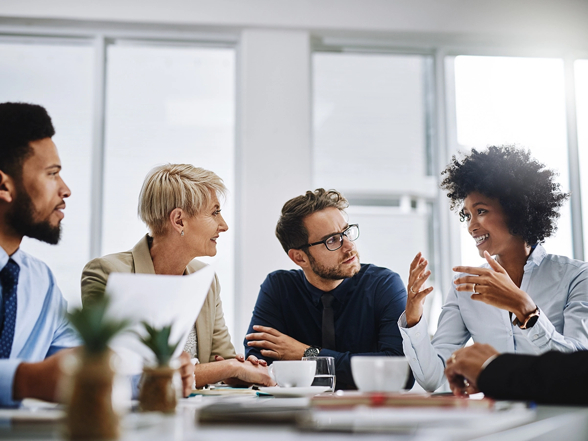 A group discussion around a round table.